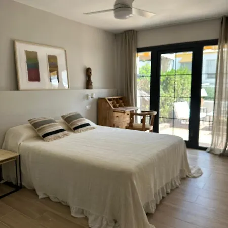 A Bright Townhouse In The Marbellamar Residential Development Apartment *