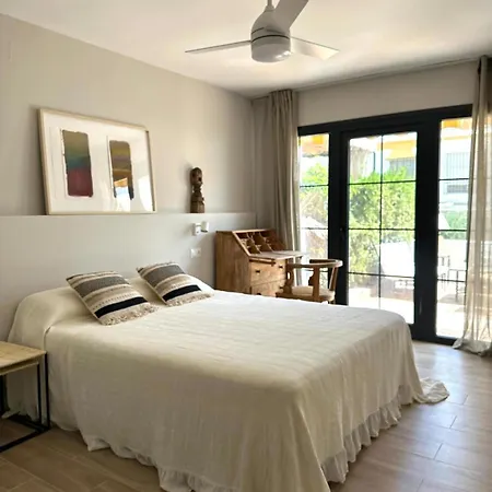 A Bright Townhouse In The Marbellamar Residential Development *